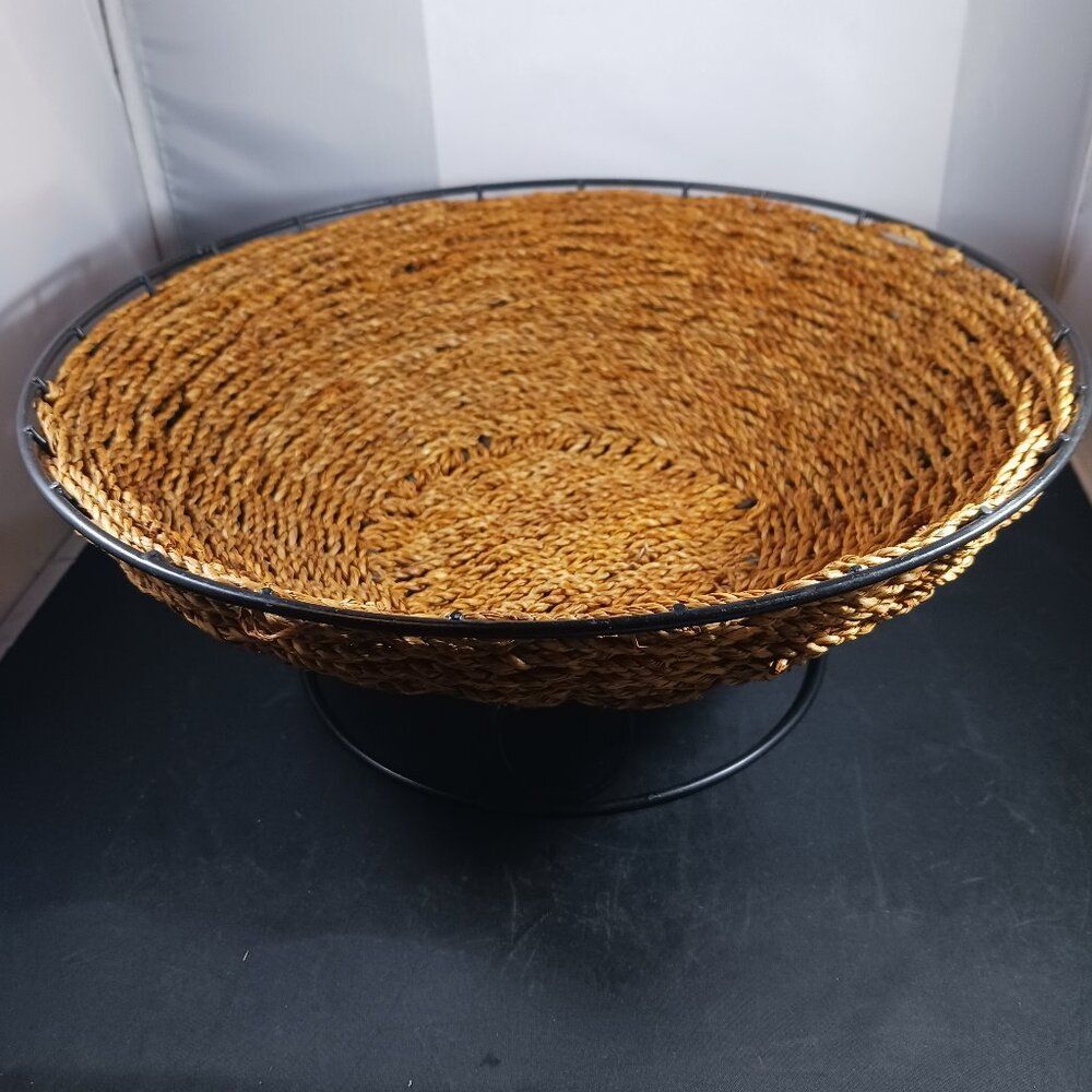 Hand Woven Metal Frame Pedestal Basket